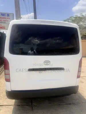 Toyota HiAce 2010 White