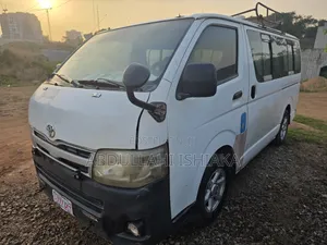 Toyota HiAce 2013 White