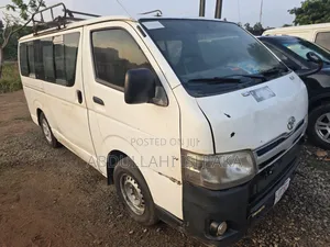Toyota HiAce 2013 White