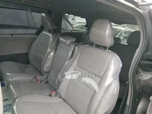 Toyota Sienna XLE AWD 2019 Gray