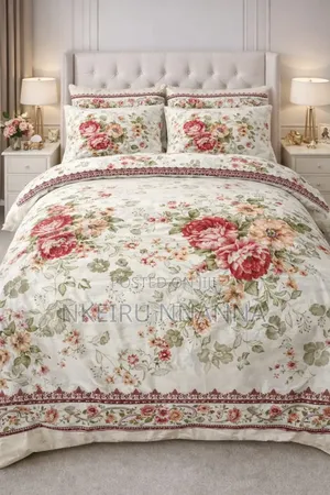 A Complete Set of Duvet With Four Pillow Case 6/6 Bed Size