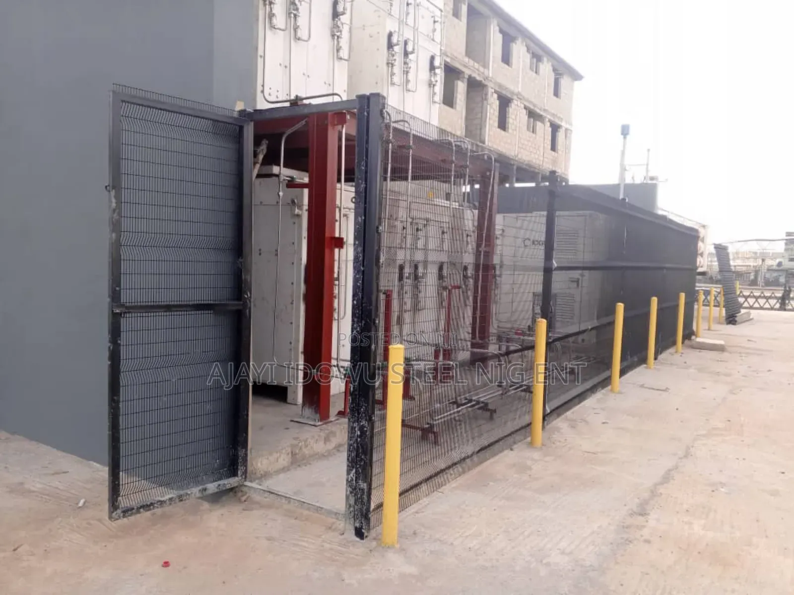 Panel Mesh With Pole