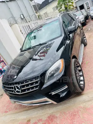 Mercedes-Benz M Class ML350 4dr SUV (3.5L 6cyl 7A) 2014 Black