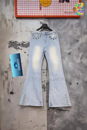 Comfort Meets Street Style — Baggy Jeans That Stand Out.