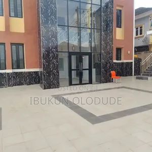 100aq.M Ground Floor Space Wt Office to Let at Berger