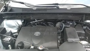 Toyota Highlander XLE 4x2 V6 (3.5L 6cyl 8A) 2018 Silver