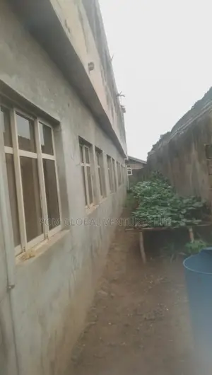 13bdrm House in Mowe, Obafemi-Owode for sale