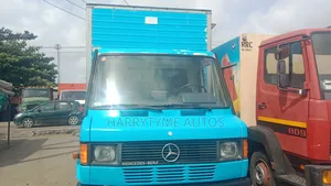 Mercedes Benz 4100 Truck