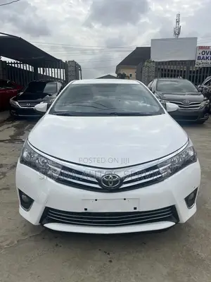 Toyota Corolla XLE 4dr Sedan (1.8L 4cyl CVT) 2017 White