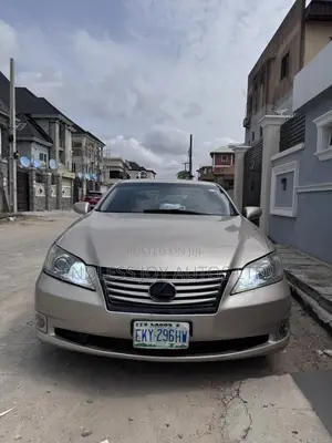 Lexus ES 350 2011 Gold