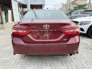 Toyota Camry SE FWD (2.5L 4cyl 8AM) 2018 Burgundy
