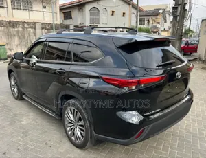 Toyota Highlander Platinum 2022 Black