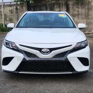 Toyota Camry SE 2021 White
