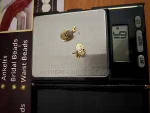 18karat Pure Gold Round Studs