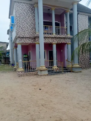 7bdrm House in New Layout, Warri for sale