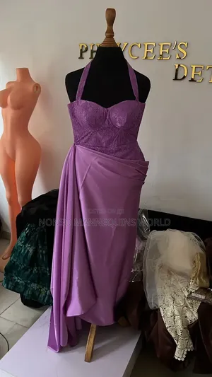 Female Naija Made Black Bodyform With Wooden Tripod Stand