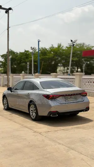Toyota Avalon XLE 2021 Silver