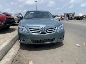 Toyota Camry XLE V6 4dr Sedan (3.5L 6cyl 6A) 2011 Green