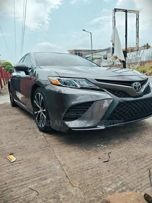Toyota Camry SE (2.5L 4cyl 8A) 2019