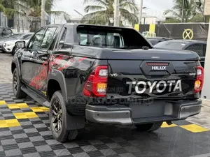 New Toyota Hilux 2025 Black
