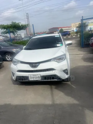 Toyota RAV4 SE 4dr SUV AWD (2.5L 4cyl 6A) 2018 White