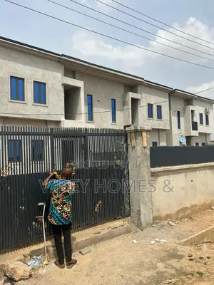 4bdrm Duplex in Medical Estate, Mararaba for rent