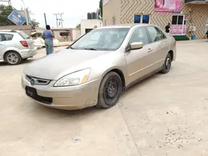 Honda Accord 2005 Gold