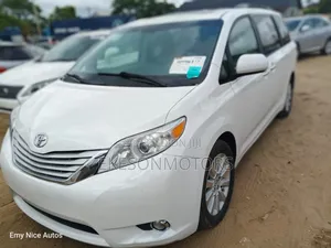 Toyota Sienna XLE 7 Passenger (3.5L 6cyl 6A) 2016 White
