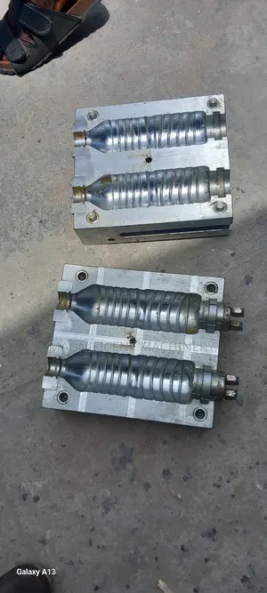 2 Cavity and 3 Cavity Pet Bottles Blowing Mould 350ml, 500ml, 750ml