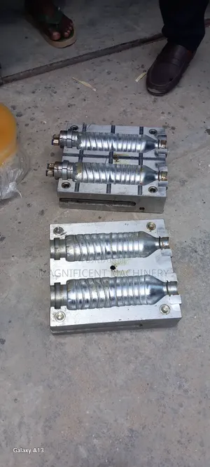 2 Cavity and 3 Cavity Pet Bottles Blowing Mould 350ml, 500ml, 750ml