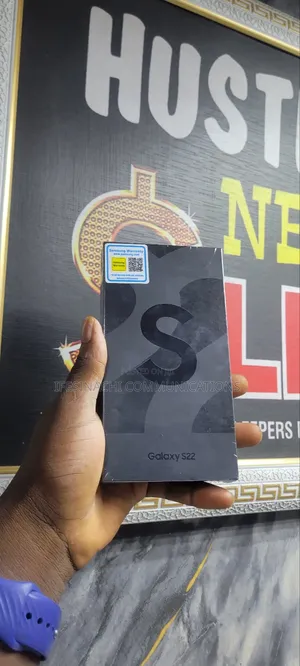 New Samsung Galaxy S22 5G 128 GB Black