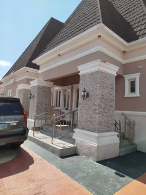 5bdrm Bungalow in Efab Estate Gwarinpa for sale