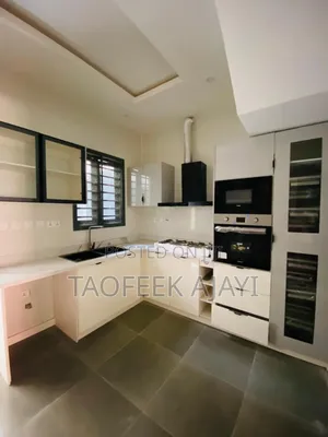 4bdrm Townhouse/Terrace in L Court, Ikate for sale