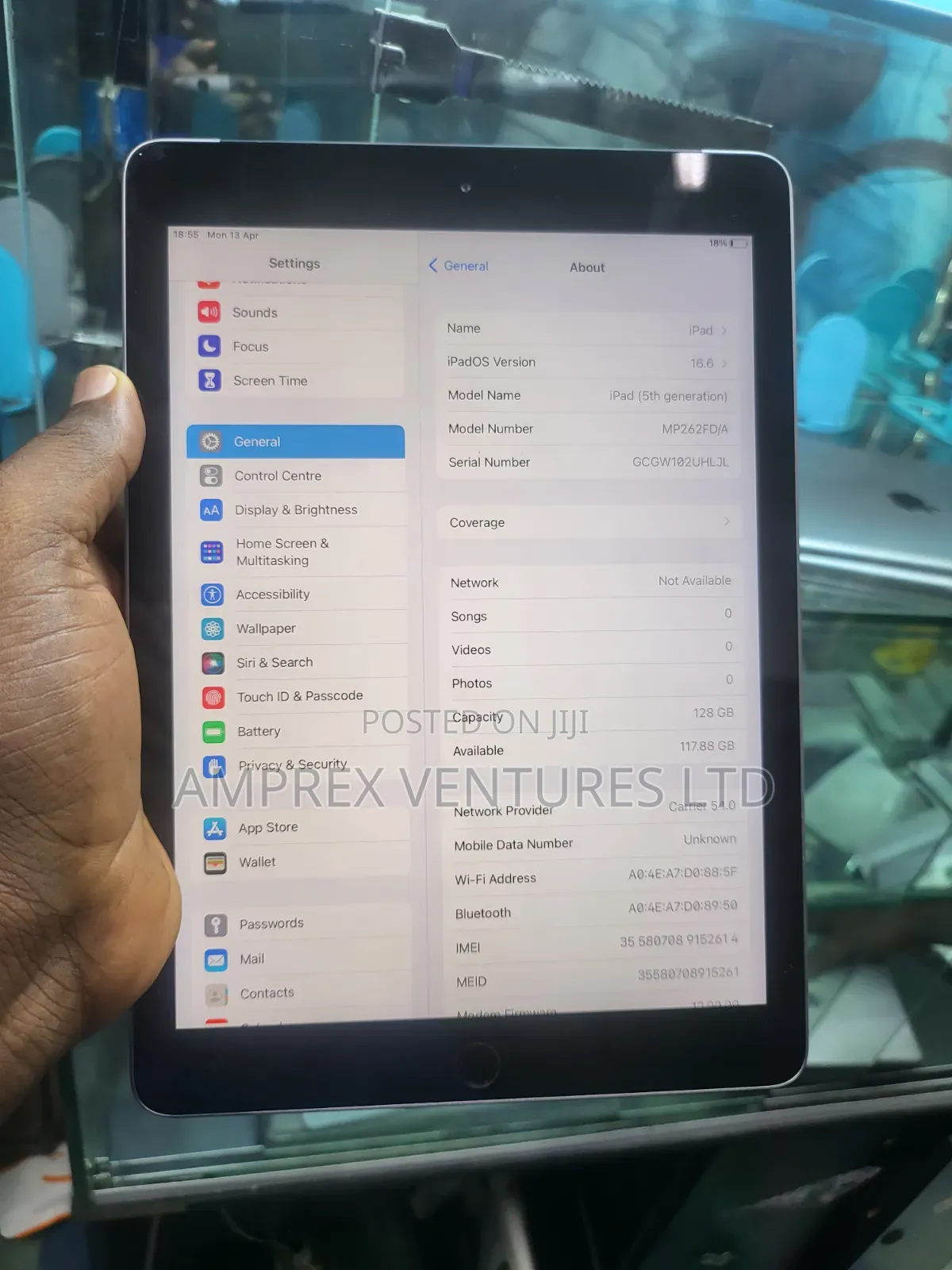 Apple iPad 9.7 128 GB Gray