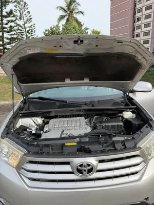 Toyota Highlander SE 3.5L 4WD 2013 Silver
