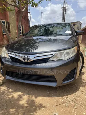 Toyota Camry LE 4dr Sedan (2.5L 4cyl 6A) 2014 Gray