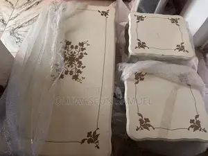 Royal Center Table With 2 Side Stool