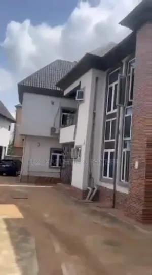 8bdrm Block of Flats in Federal Housing Est. for sale