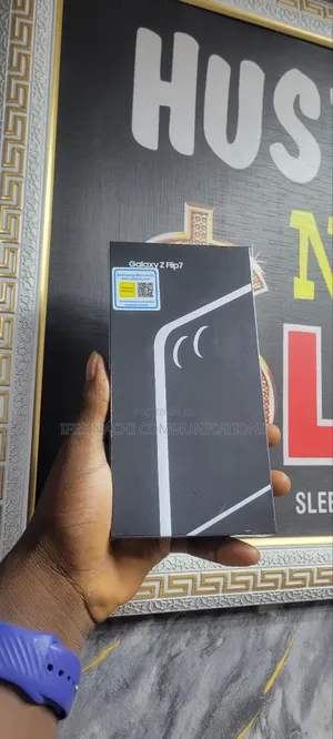 New Samsung Galaxy Z Flip7 256 GB Red