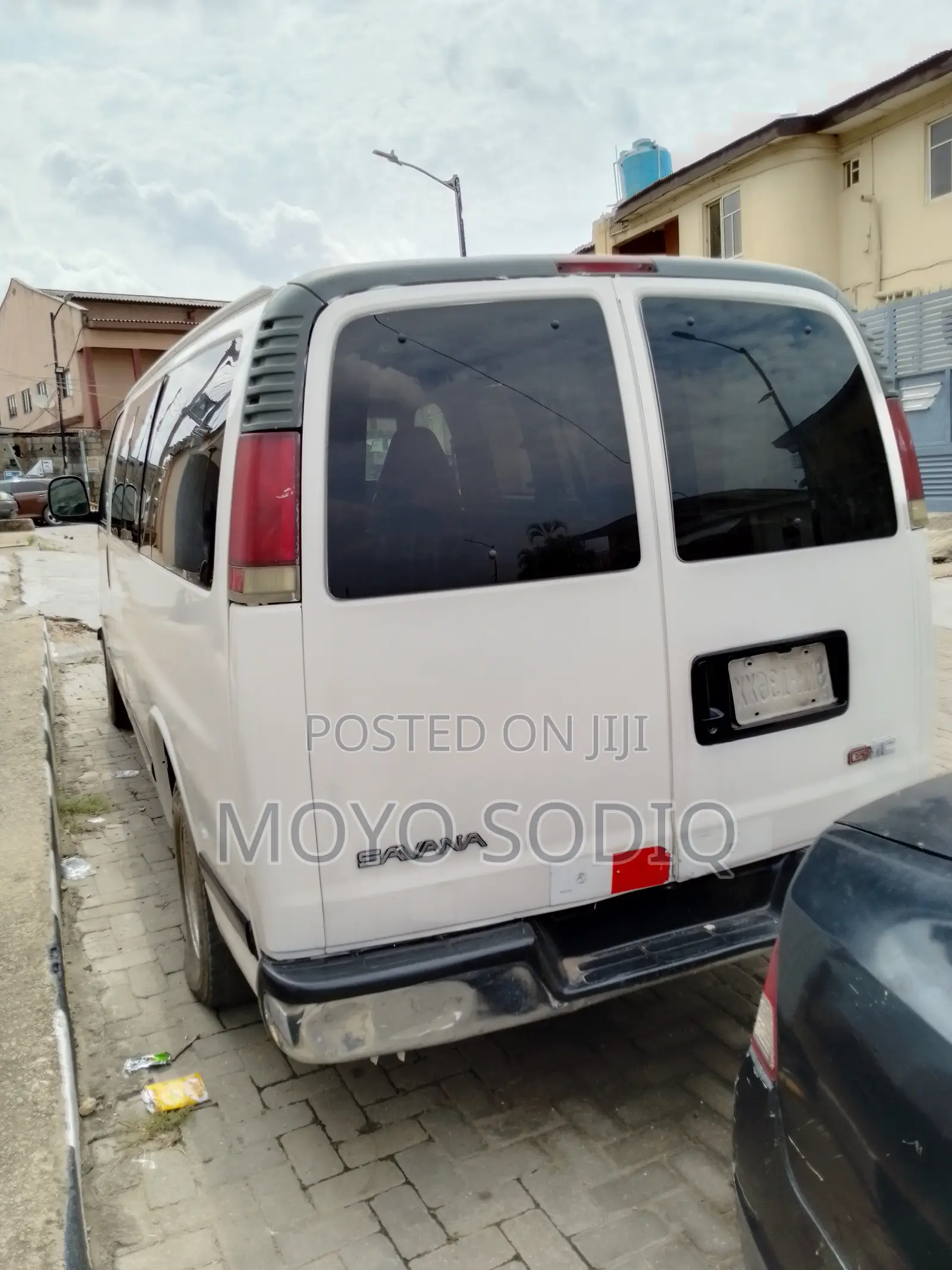 GMC Savana 2002 White