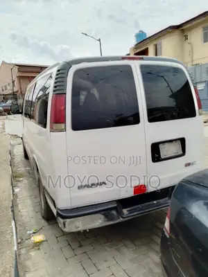 GMC Savana 2002 White