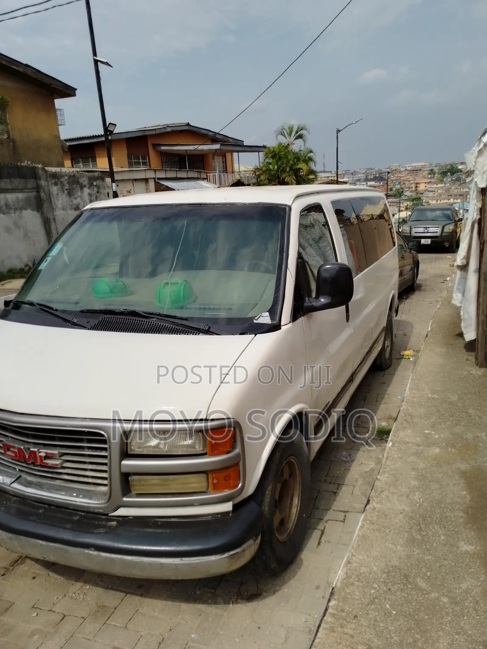 GMC Savana 2002 White
