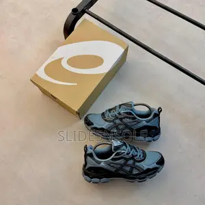 Asics Gel-Nyc RGD in the "Ironclad / Black