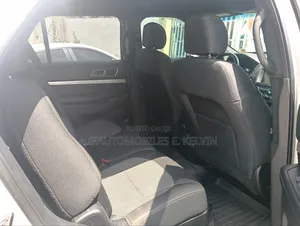 Ford Explorer XLT 4dr SUV AWD (3.5L 6cyl 6A) 2016 Silver