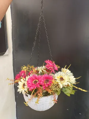 Cascading Floral Basket Decòr