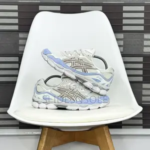 Asics Gel-Nyc Sneaker, Specifically in the "Cream/Cloud Grey