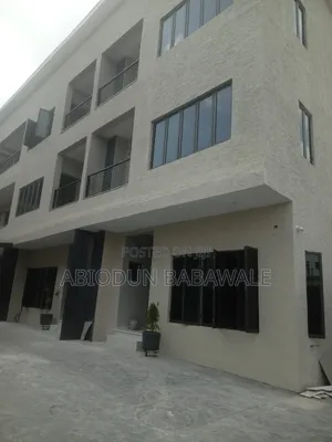4bdrm Duplex in Jahi Gilmore for sale