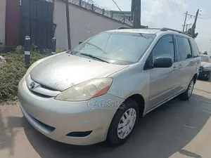 Toyota Sienna 2009 Gray