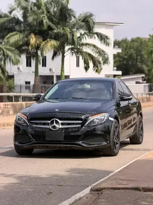 Mercedes-Benz C300 Luxury 4dr AWD 4Matic Sedan (2.0L 4cyl 7A) 2015