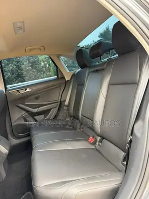 Volkswagen Jetta SEL 4dr Sedan (1.8L 4cyl Turbo 6A) 2015 Gray